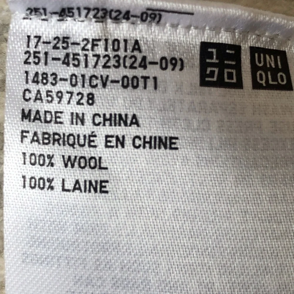 Uniqlo U ribbed wool sweater crewneck oatmeal color. - Picture 7 of 7